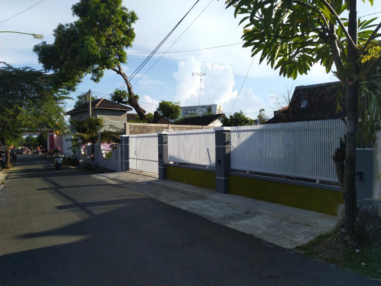R3 Brawijaya Homestay Banyuwangi  Dış mekan fotoğraf